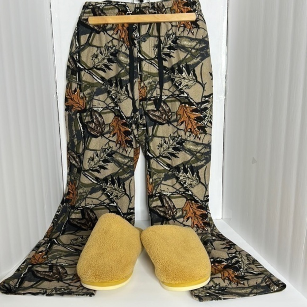 FRUIT OF THE LOOM MENS RELAXING PANTS SIZE 32-34 MEDIUM AND MENS HOUSE SLIPPERS